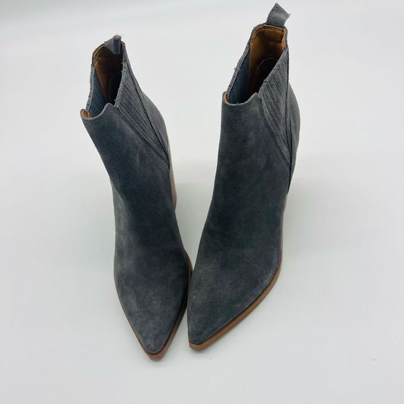 Gadri Pointed Toe Bootie
MARC FISHER LTD - Picture 3 of 7